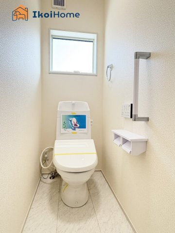 神戸市西区王塚台６丁目　全５棟　2号棟　新築戸建のトイレ|【ホームページに現地動画掲載中】●年中無休：当日予約可●ウォシュレット、暖房便座標準装備。