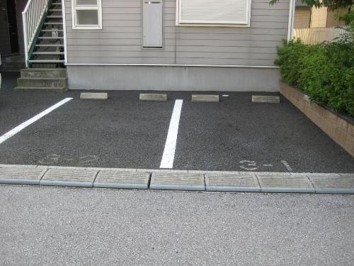 パセオ青葉の森参番館の駐車場