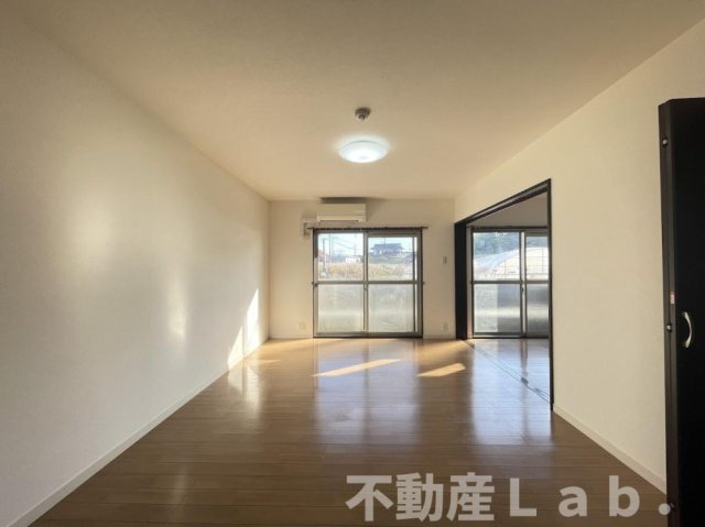 アーバンクレストＩＩＩの居間・リビング|※同建物他部屋のお写真です。