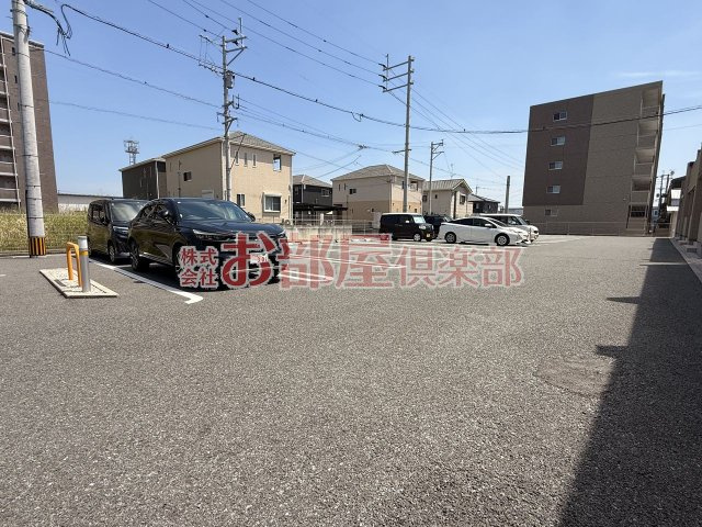 ファミール　MⅠの駐車場|駐車場があるので、車を買う予定の方も安心です