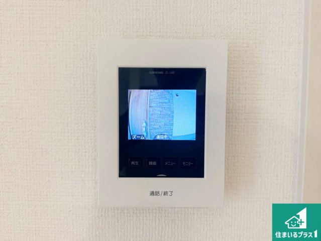 松原市田井城　第1期　新築一戸建ての防犯設備|カラーモニターインターホン！声だけでなく来訪者の姿や顔がモニターで確認できるので、小さなお子様がいらっしゃるご家庭でも安心できます！