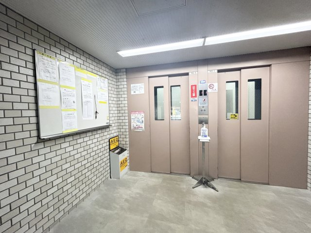 【エレベーターホール】 清潔感のあるエレベーターホールは、毎日の移動を快適にサポート。