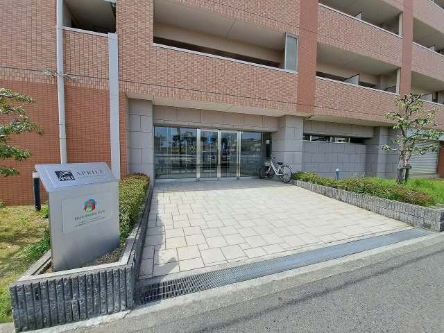 アプリーレ西宮武庫川のエントランス