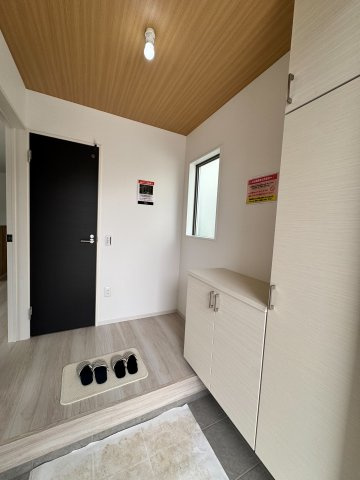 狭山市北入曽戸建の玄関