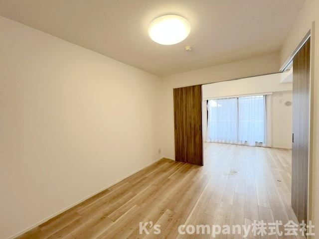 ◎藤沢市片瀬海岸1丁目　シルフィード湘南の洋室|リビングに隣接している洋室6帖◇