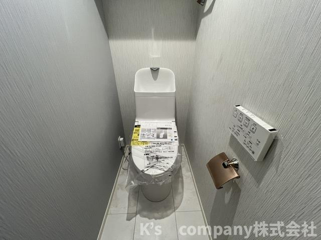 ◎藤沢市片瀬海岸1丁目　シルフィード湘南のトイレ|アクセントクロスの優しい印象のトイレ◇