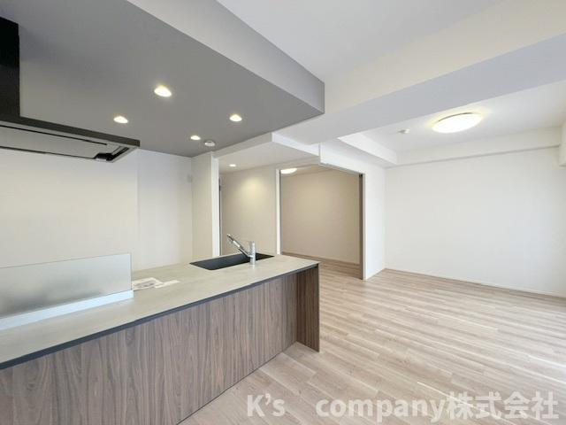 ◎藤沢市片瀬海岸1丁目　シルフィード湘南のキッチン|アクセントのあるキッチンスペースはおしゃれな印象です◇