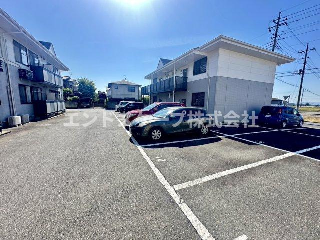 サニーホームズ　Ｂの駐車場|高崎、前橋のお部屋探しはエンドスケープまで！お客様の理想お聞かせ下さい♪