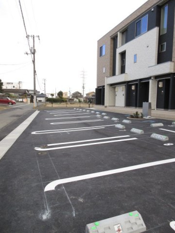 リバーサイド　オケージョンⅡの駐車場