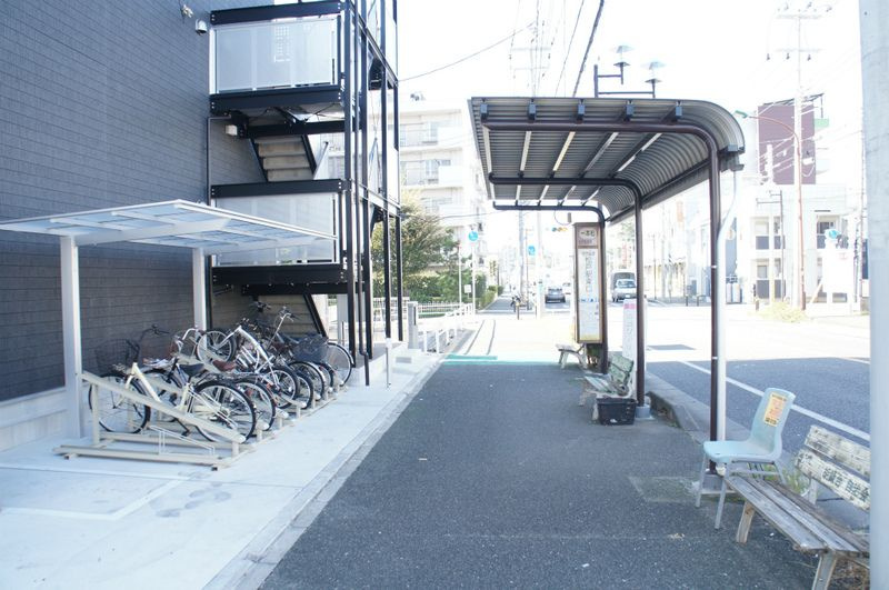 リブリ・Pinedoorの駐車場
