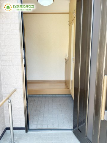 野田市柳沢　中古戸建　平成17年築の玄関|明るい玄関でお出迎え出来ます(*´▽｀*)