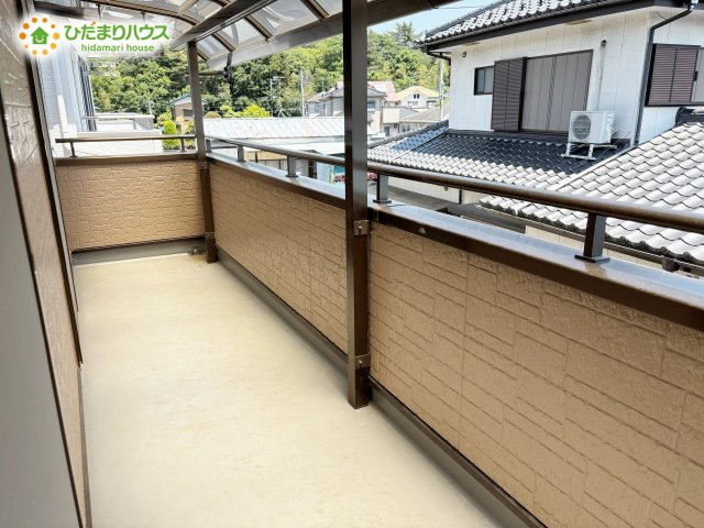 野田市柳沢　中古戸建　平成17年築のバルコニー|屋根付きのインナーバルコニーは、共働きのご家庭の強い味方！急な雨でもお洗濯物の心配がいりませんね(^^)/							
