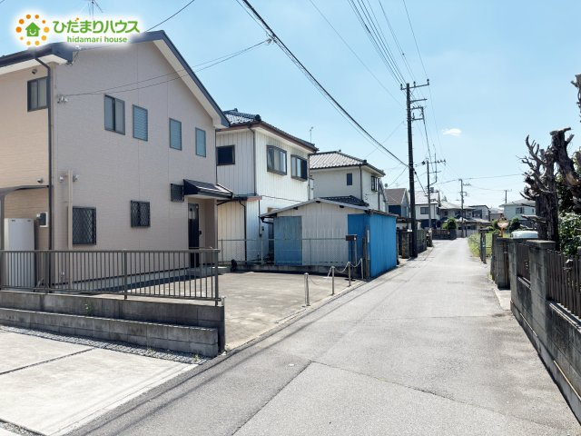 野田市柳沢　中古戸建　平成17年築の前面道路含む現地写真|交通量が少なくゆったりとした前面道路は、小さなお子様のいるご家庭にも安心です(^^♪
