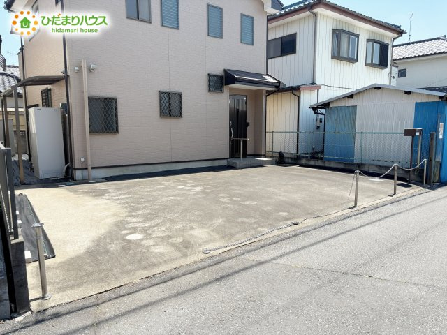 野田市柳沢　中古戸建　平成17年築の駐車場|カースペース３台ＯＫ！来客用にもスペースを確保できて安心ですね(^^)/							
