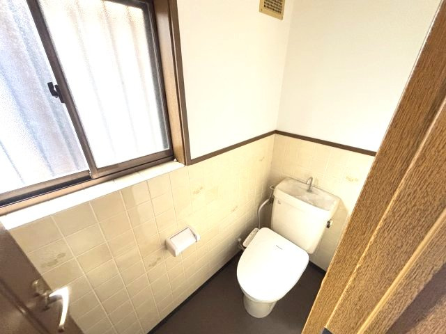 富田林市西板持町７丁目の一戸建てのトイレ