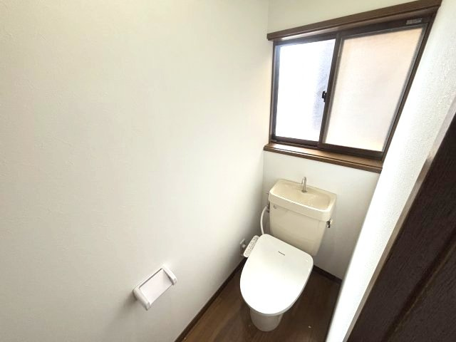 富田林市西板持町７丁目の一戸建てのトイレ