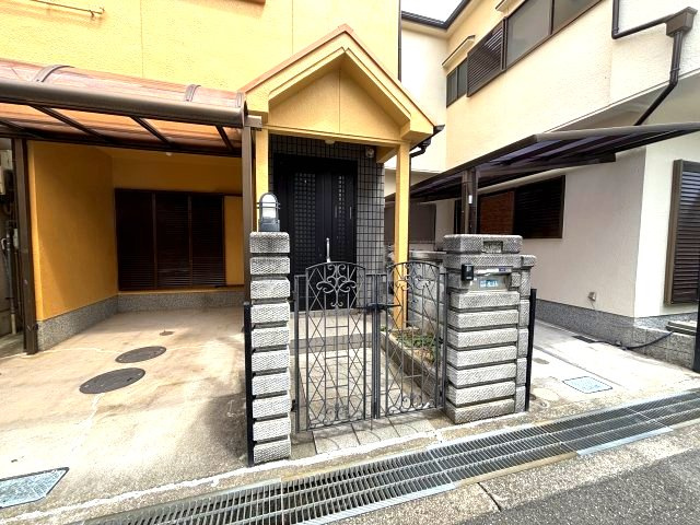 富田林市西板持町７丁目の一戸建てのエントランス