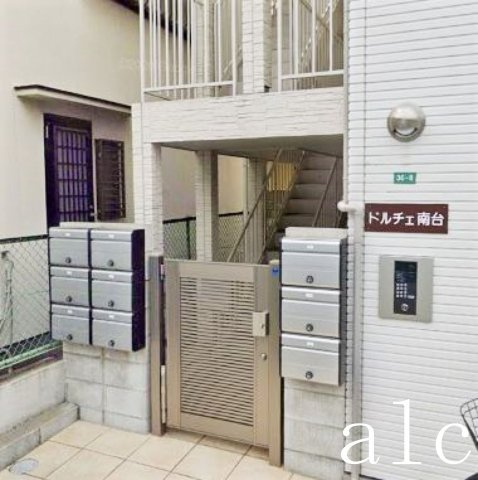 ドルチェ南台のエントランス|建物の内部です