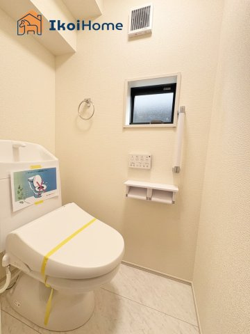 神戸市西区王塚台６丁目　全５棟　4号棟　新築戸建のトイレ|【ホームページに現地動画掲載中】●年中無休：当日予約可●1階・2階ウォッシュレット付のお手洗いです