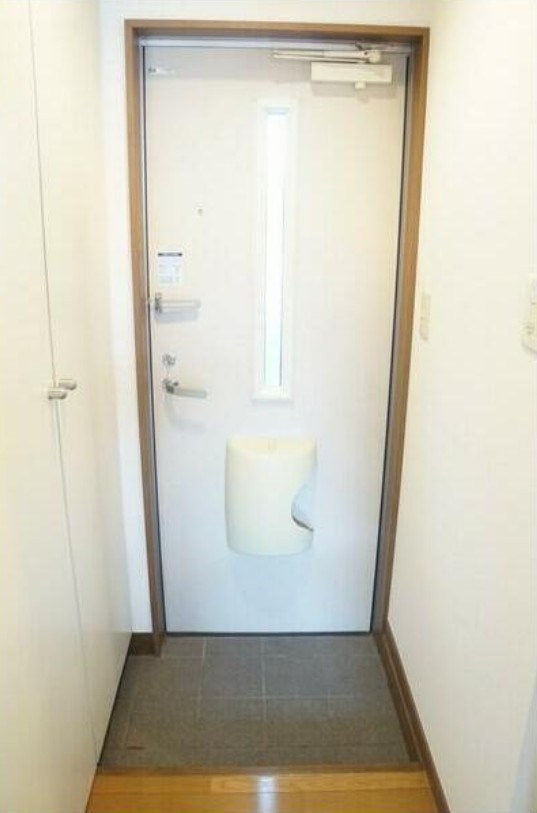 中野区新井１丁目のアパートの玄関