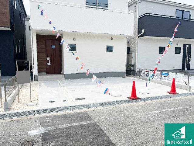 神戸市西区王塚台　第9期　新築一戸建ての駐車場|並列２台駐車可能！ゆとりの駐車スペースで車庫入れもスムーズ！
