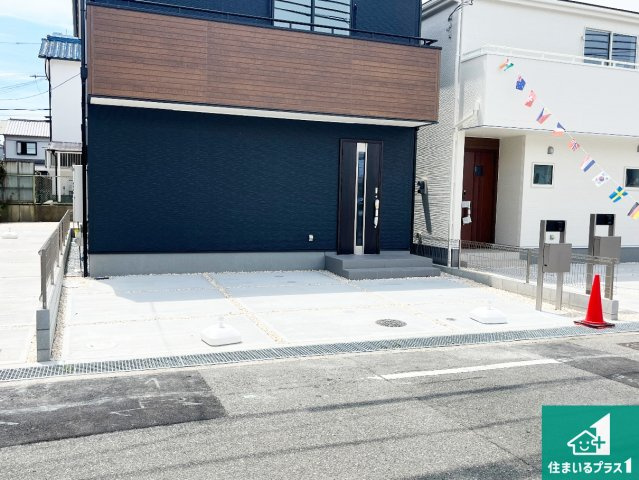 神戸市西区王塚台　第9期　新築一戸建ての駐車場|並列２台駐車可能！ゆとりの駐車スペースで車庫入れもスムーズ！