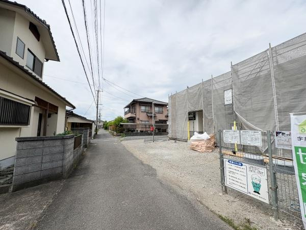 里第3-2号棟の前面道路含む現地写真|前面道路含む現地（2026年5月撮影）