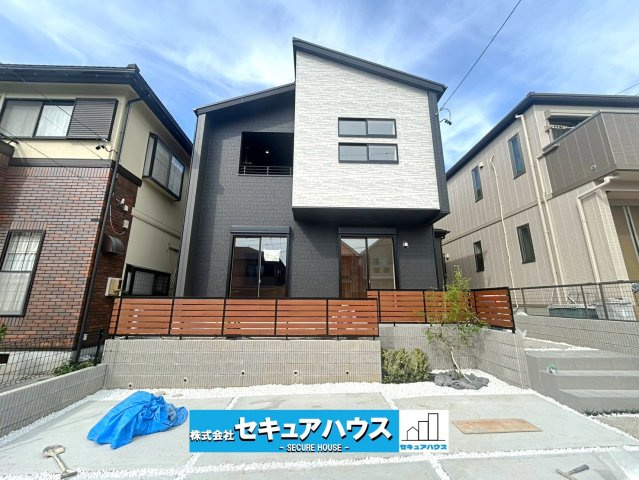 【本日ご案内可能】東郷町清水三丁目　全1棟の外観|【現地外観写真】
◆内装完成！本日ご案内可能◎365日営業中！
◆駐車並列3台可能！オプション工事でカーポート設置などいかがでしょうか。その他にも、フェンスなどの「オプション工事」もご提案いたします♪