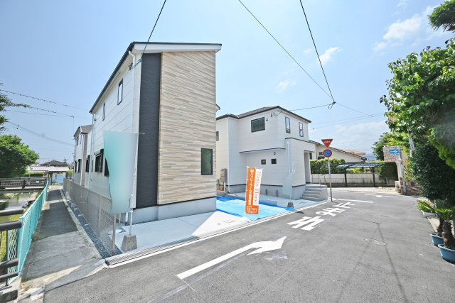 KEIAI GRACE伊丹市鈴原町4丁目新築一戸建て│5LDK+駐車2台可の外観|3棟とも完成済みですのでいつでも室内を見学して頂けます。お気軽にお問い合わせください。