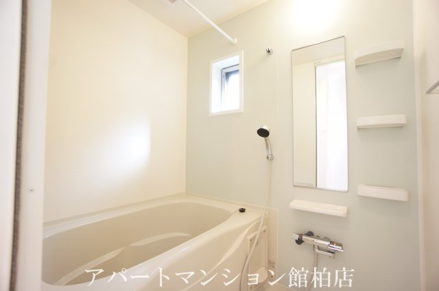 イルミナーレＢの浴室