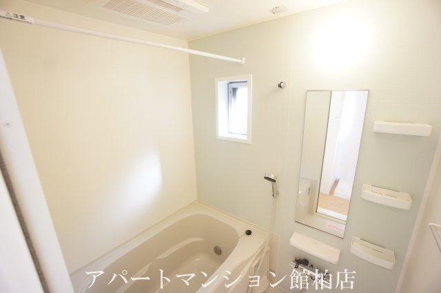 イルミナーレＢの浴室