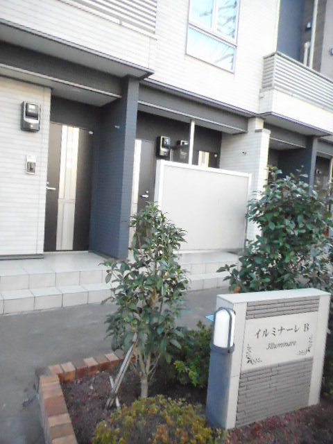 イルミナーレＢのエントランス