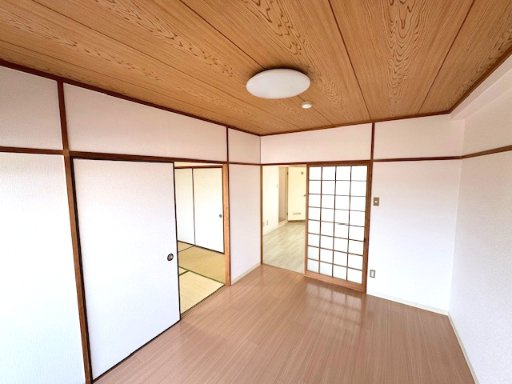 メゾンドソレイユの洋室|同間取りの反転タイプ
