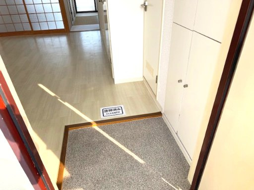 メゾンドソレイユの玄関|同間取りの反転タイプ