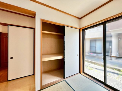 【収納】 | 磯上町　中古戸建 | 和室には押入れがあります。布団等の収納に大変便利です。