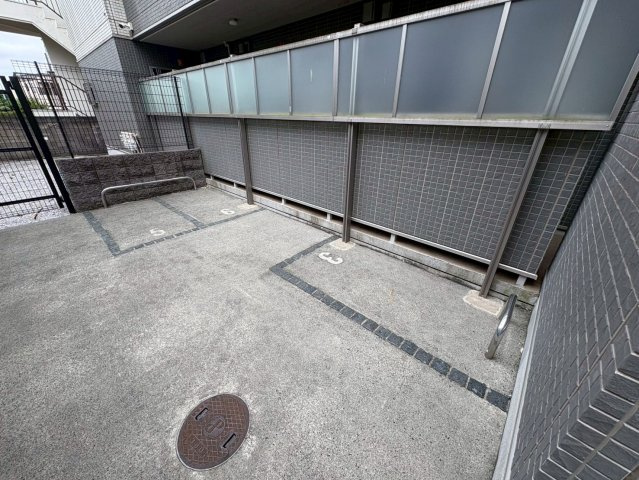 府中市住吉町２丁目のアパートの駐車場