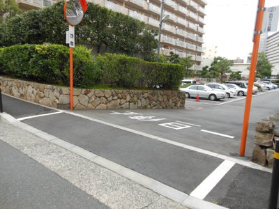 【駐車場】 | シーアイハイツ南千里C棟 | 駐車場出入口