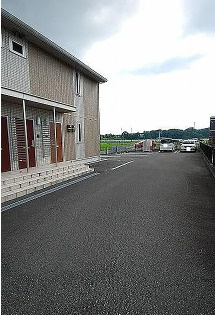 レグレットの駐車場