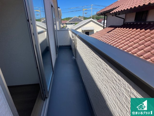 神戸市垂水区桃山台　新築一戸建てのバルコニー|ワイドバルコニーは洗濯物を干すスペースが広いのでご家族が多くても安心！