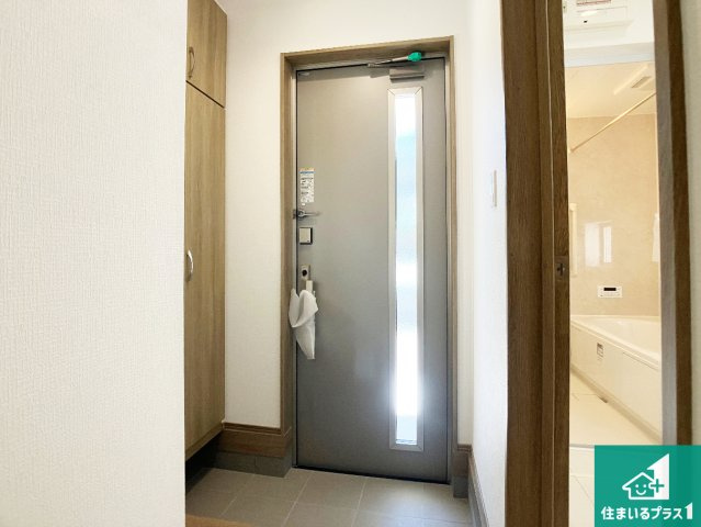 神戸市垂水区桃山台　新築一戸建ての玄関|シューズボックスにはたくさんの靴が収納できるので玄関周りはいつもスッキリ！ご家族が増えても安心！