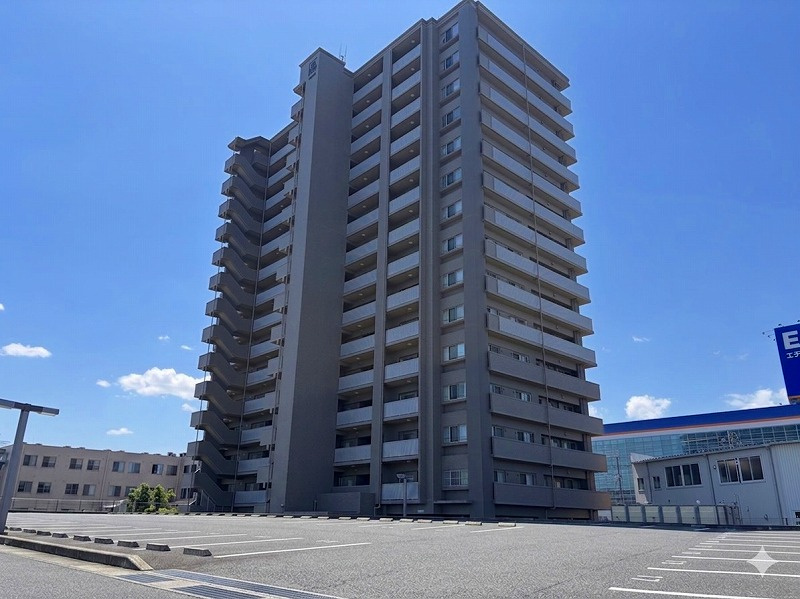 ■□フローレンス米原グランドアーク□■の外観|平面駐車場になります。
2台無料になります。