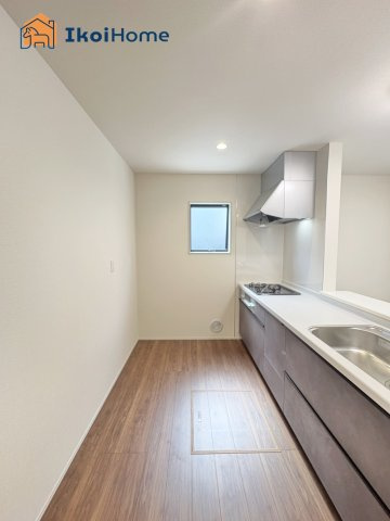 神戸市西区王塚台６丁目　全５棟　3号棟　新築戸建のキッチン|【ホームページに現地動画掲載中】●年中無休：当日予約可●お子様と並んで料理をしてもゆとりのキッチン
