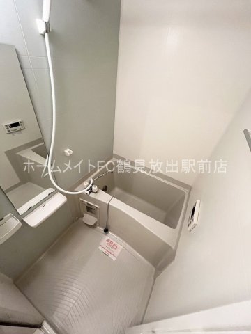 大阪市鶴見区鶴見３丁目のアパートの浴室