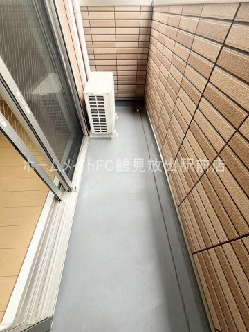大阪市鶴見区鶴見３丁目のアパートのバルコニー