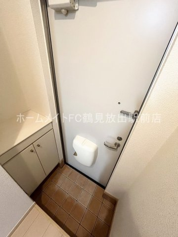 大阪市鶴見区鶴見３丁目のアパートの玄関