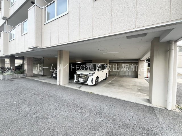 東大阪市稲田上町２丁目の賃貸マンションの駐車場