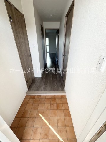 東大阪市稲田上町２丁目の賃貸マンションの玄関