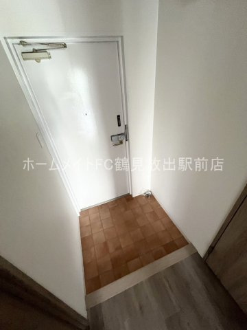 東大阪市稲田上町２丁目の賃貸マンションの玄関