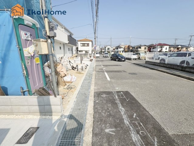 神戸市西区王塚台６丁目　全５棟　5号棟　新築戸建の前面道路含む現地写真|【ホームページに現地動画掲載中】●年中無休：当日予約可●車通りも少なく、お子様とのお散歩も安心