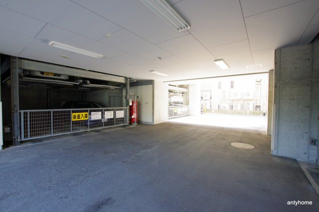 ES-Grande江坂公園　仲介手数料無料の駐車場